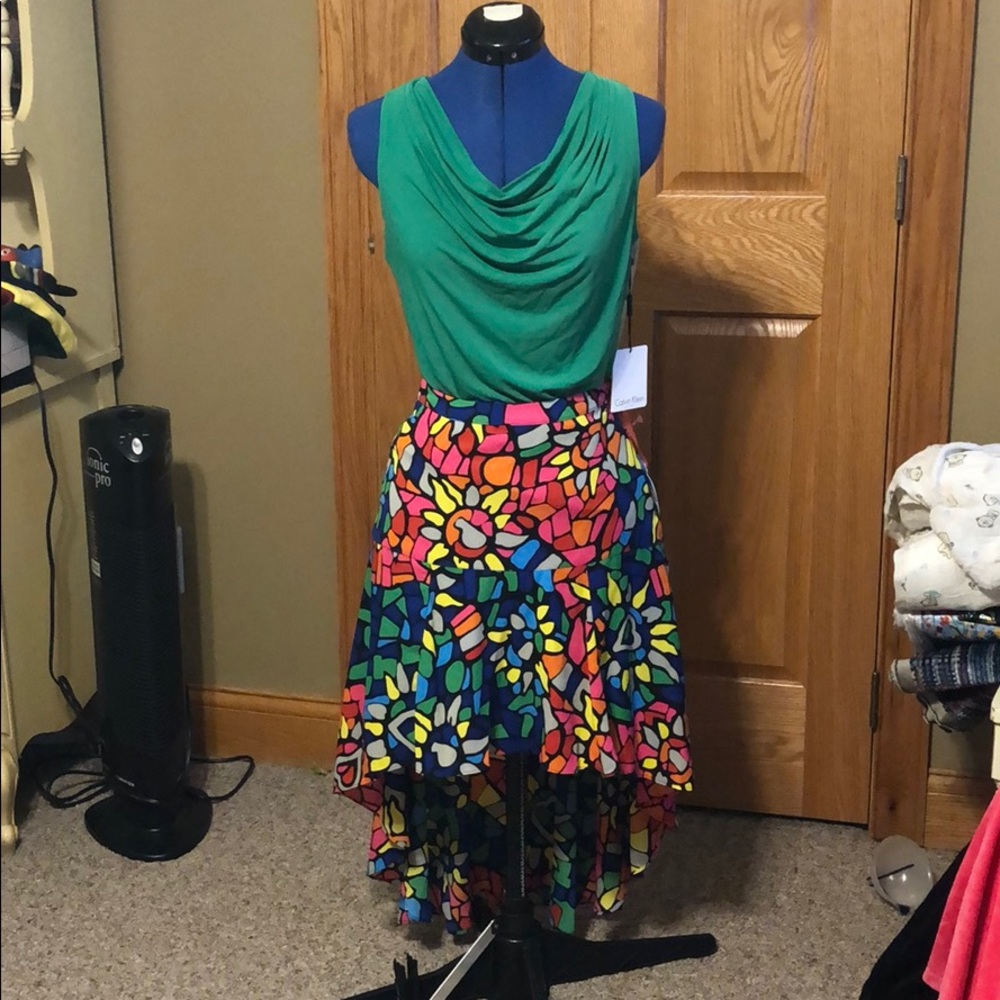 Calvin Klein Green Cowl Neck Sleeveless Top.